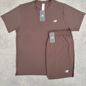 New Balance - Bruine t-shirt + Bruine shorts