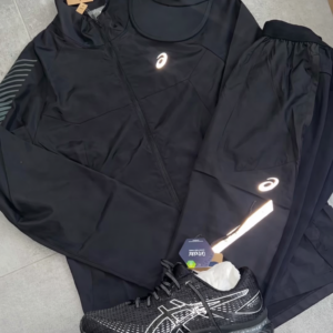 Asics Combiset - Zwarte vest + Zwarte broek + Zwarte pet